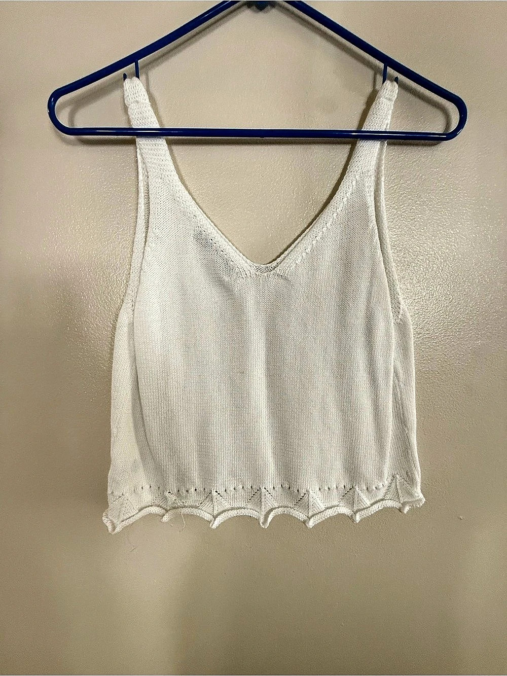 WallFlower White V-Neck knitted Tank Top Size Large Like New